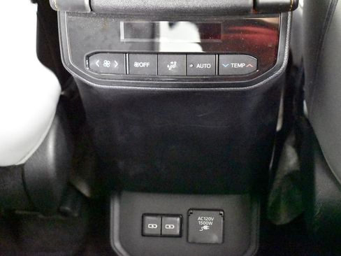 Used 2023 Toyota Highlander Bronze Edition image 29