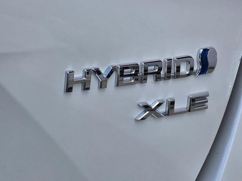 Used 2019 Toyota Prius XLE image 27