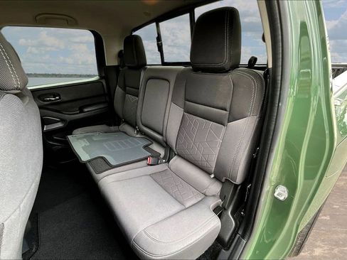 Used 2025 Nissan Frontier SV w/ SV Convenience Package RWD image 25