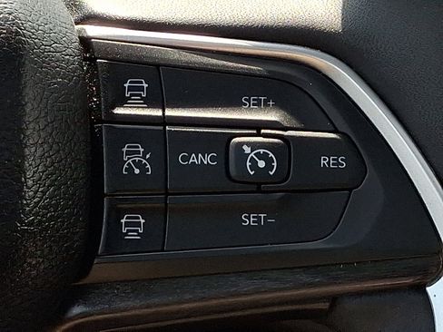 Certified 2024 Jeep Grand Cherokee L Limited AWD/4WD image 23