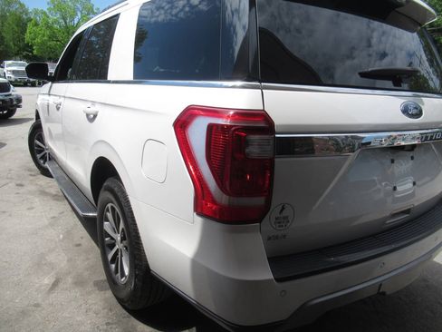 Used 2019 Ford Expedition XLT w/ Equipment Group 202A AWD/4WD image 17