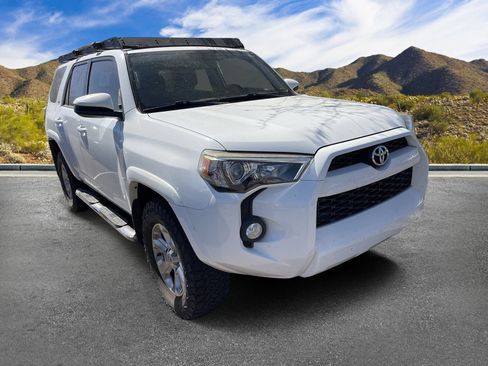 Used 2017 Toyota 4Runner SR5 AWD/4WD image 3