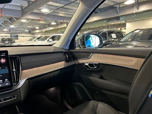 Certified 2025 Volvo XC90 B6 Plus image 24