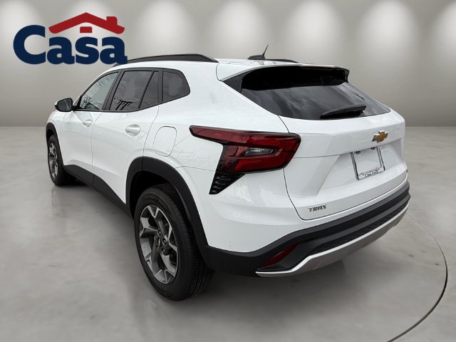 Used 2025 Chevrolet Trax LT FWD image 4