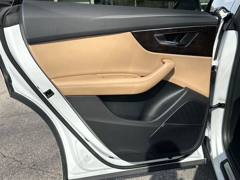 Used 2023 Audi Q8 Premium Plus image 32