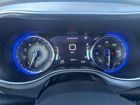 Used 2025 Chrysler Pacifica Limited image 21