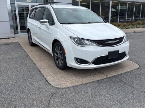 Certified 2018 Chrysler Pacifica Limited w/ Advanced Safetytec Group image 1