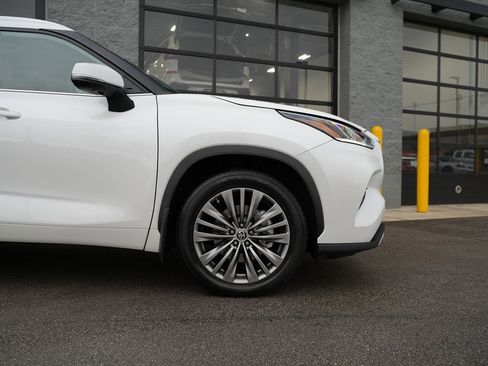 Used 2021 Toyota Highlander Platinum image 9