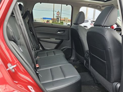 Used 2023 Nissan Rogue SV w/ SV Premium B Package image 14