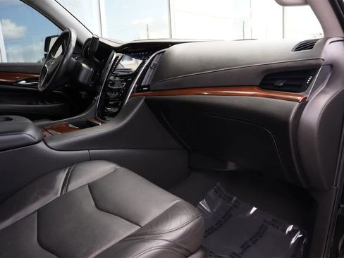 Used 2020 Cadillac Escalade 2WD image 24