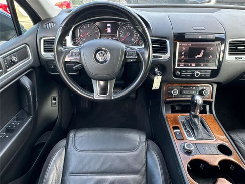 Used 2013 Volkswagen Touareg Lux image 23