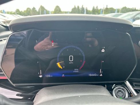 Used 2025 Chevrolet Trax RS w/ Driver Confidence Package FWD image 14
