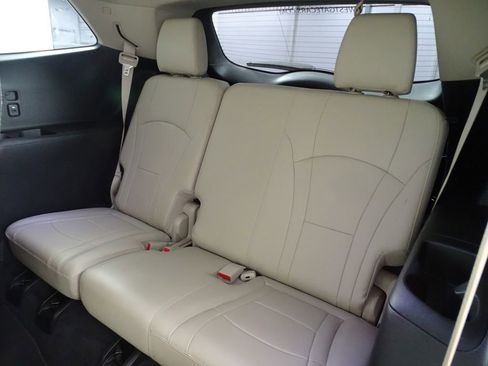 Used 2020 Buick Enclave Essence w/ LPO, Luxury Package image 13