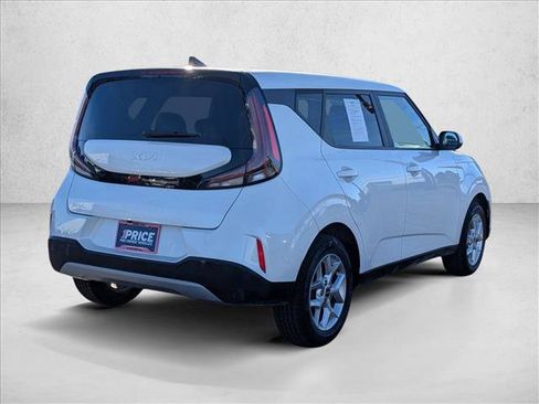 Used 2023 Kia Soul LX w/ LX Technology Package FWD image 5