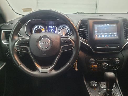 Used 2019 Jeep Cherokee Latitude w/ Cold Weather Group AWD/4WD image 22
