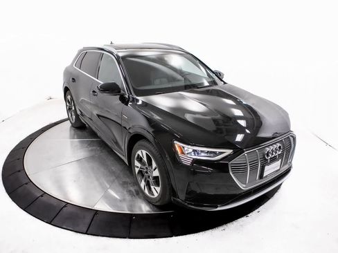 Used 2022 Audi e-tron Premium image 38