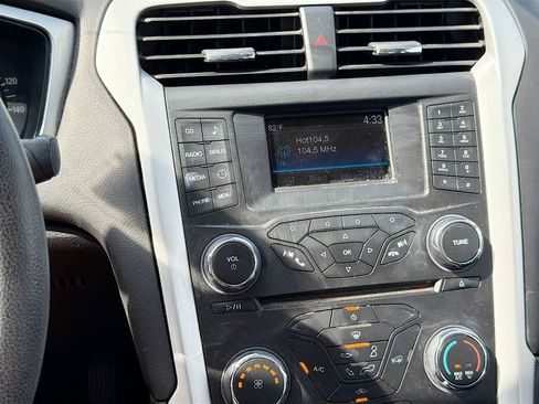Used 2015 Ford Fusion SE FWD image 15
