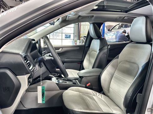 New 2025 Ford Escape SE FWD image 16
