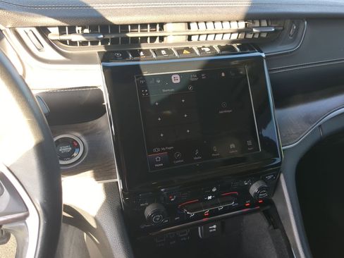 Used 2021 Jeep Grand Cherokee L Limited image 20