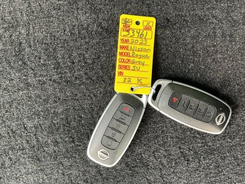 Used 2023 Nissan Rogue SV w/ SV Premium B Package image 23