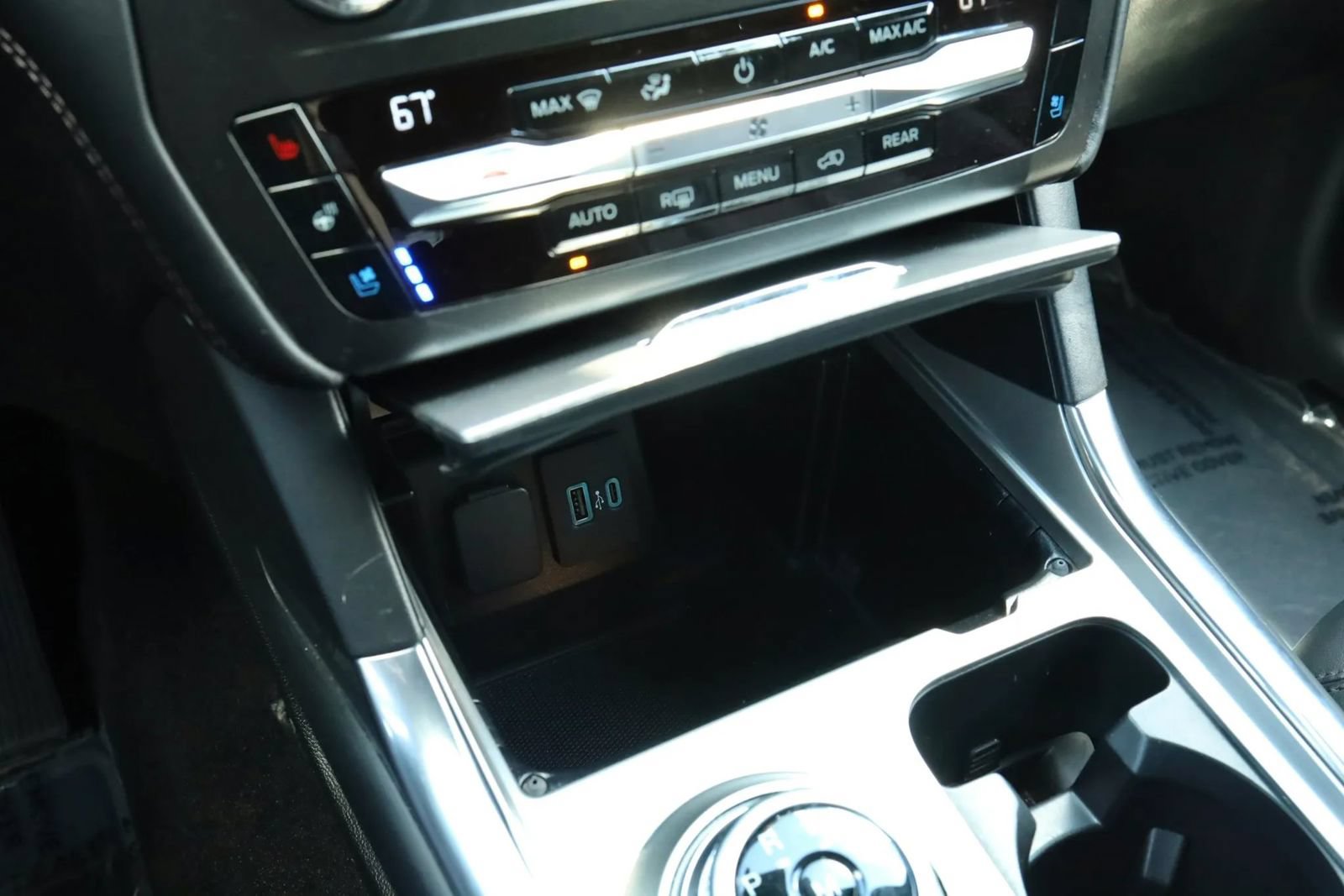 Used 2020 Ford Explorer Platinum w/ Premium Technology Package AWD/4WD image 34