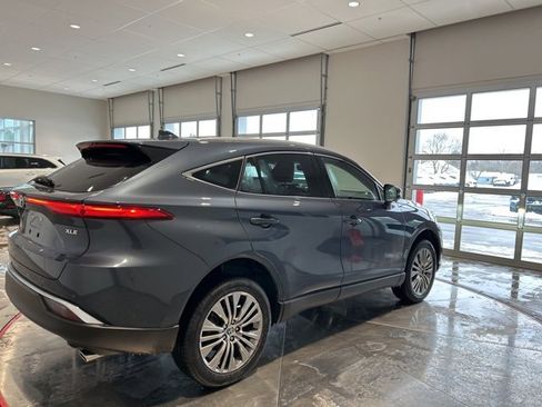 Used 2023 Toyota Venza XLE image 7