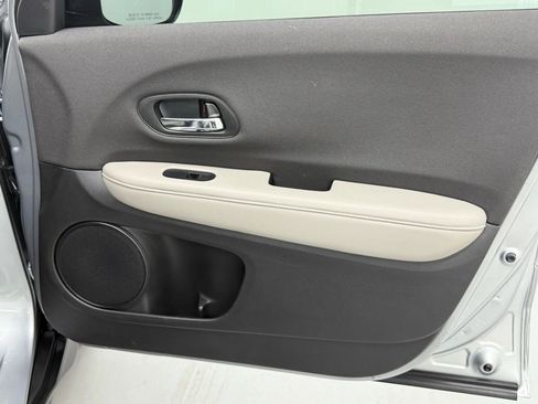 Used 2019 Honda HR-V LX image 25