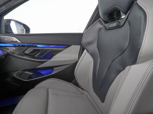 Used 2025 BMW M5 w/ Carbon Package image 27