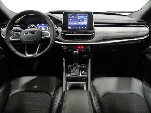 Used 2025 Jeep Compass Latitude w/ Sun & Sound Group AWD/4WD image 11