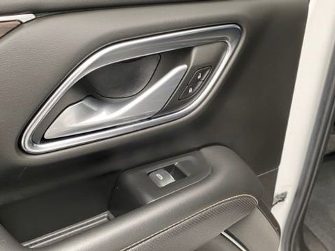 Used 2022 Chevrolet Tahoe Premier w/ Premium Package image 18