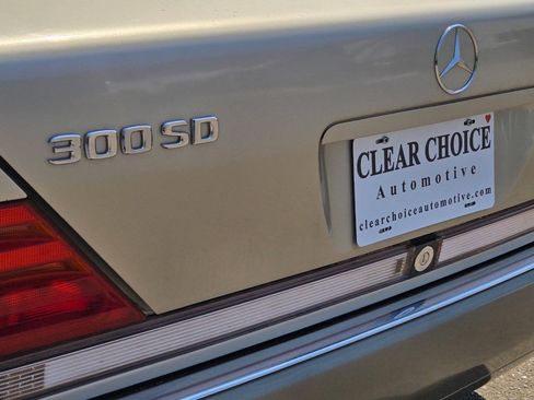 Used 1993 Mercedes-Benz 300 SD Sedan image 2