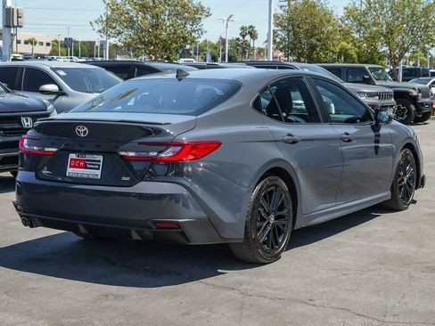 Used 2025 Toyota Camry SE FWD image 4