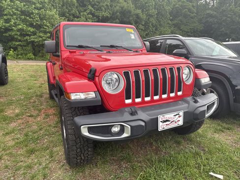 Used 2020 Jeep Wrangler Unlimited Sahara AWD/4WD image 3