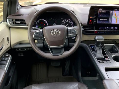Certified 2021 Toyota Sienna Platinum image 9