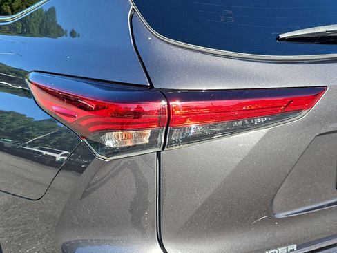 Used 2021 Toyota Highlander Platinum AWD/4WD image 38