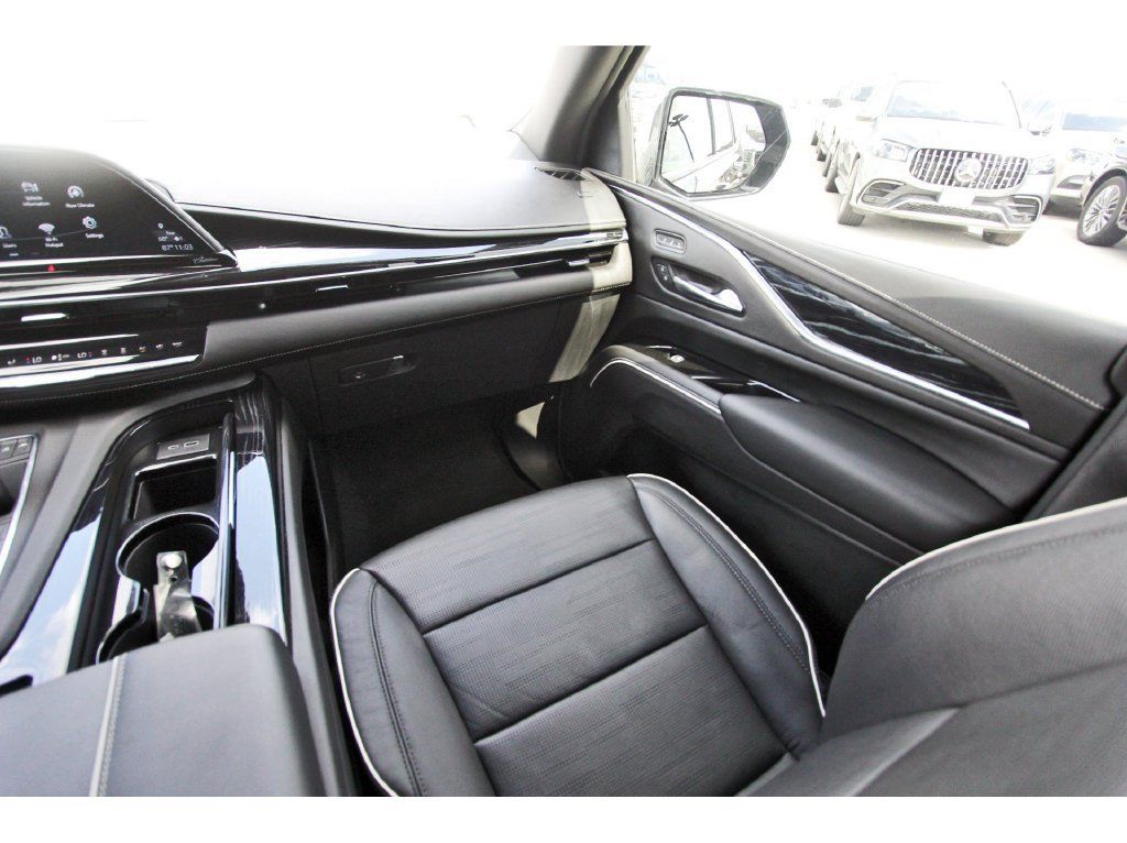 Used 2021 Cadillac Escalade Sport w/ LPO, Illumination Package AWD/4WD image 10
