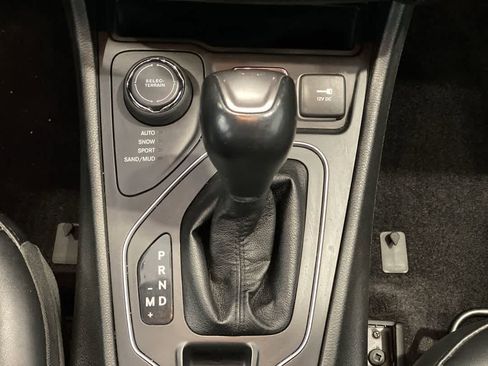 Used 2019 Jeep Cherokee Latitude Plus image 22