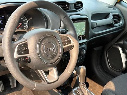 Used 2023 Jeep Renegade Latitude AWD/4WD image 15