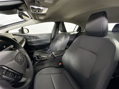 Certified 2023 Toyota Prius LE FWD image 3