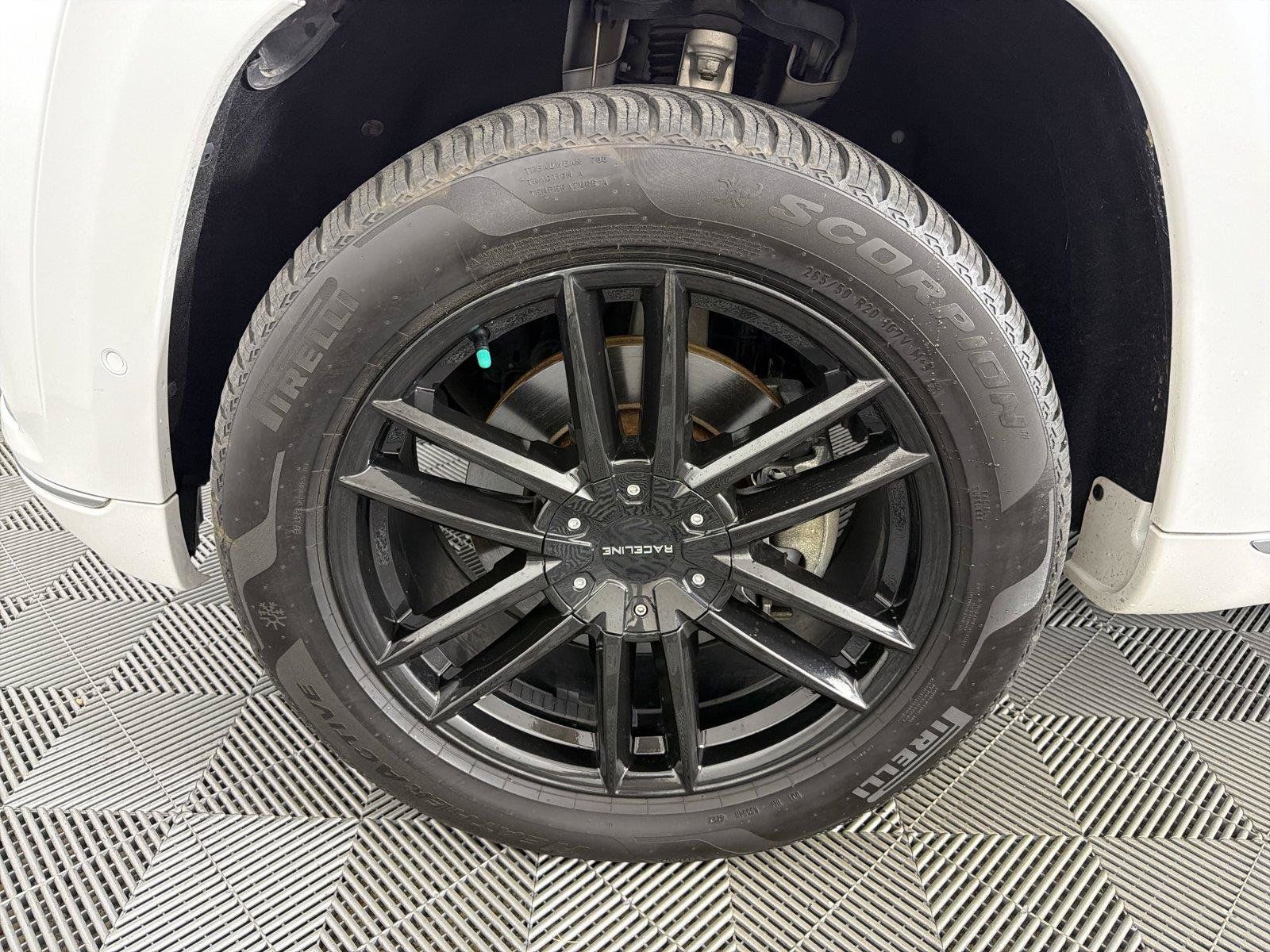 Used 2019 Jeep Grand Cherokee Summit AWD/4WD image 9