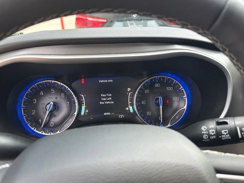 Used 2024 Chrysler Pacifica Touring-L FWD image 23
