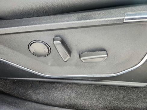 Used 2024 Ford F150 Lariat w/ Tow/Haul Package image 40