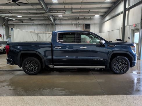 Used 2022 GMC Sierra 1500 Denali Ultimate AWD/4WD image 2
