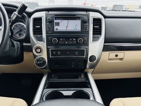 Used 2017 Nissan Titan SV image 23