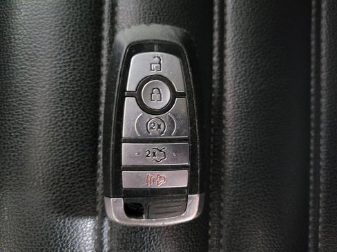 Used 2019 Ford Fusion SEL FWD image 32