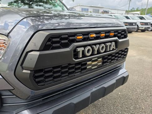 Used 2019 Toyota Tacoma SR5 AWD/4WD image 14