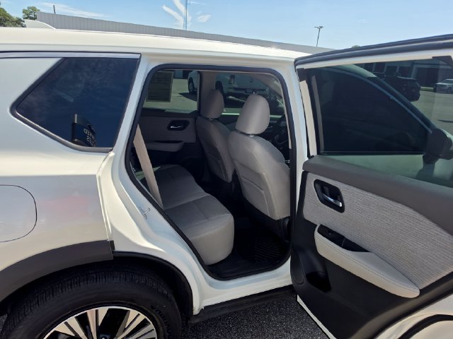 Used 2021 Nissan Rogue SV FWD image 14