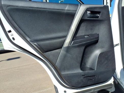 Used 2018 Toyota RAV4 LE image 9