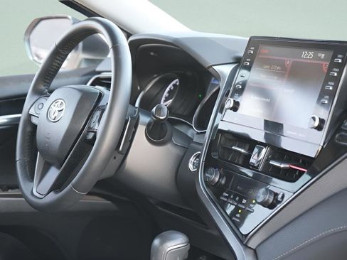 Used 2023 Toyota Camry SE w/ Cold Weather Package FWD image 13