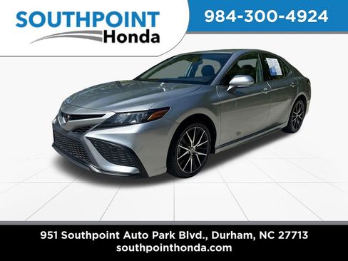 Used 2023 Toyota Camry SE image 3